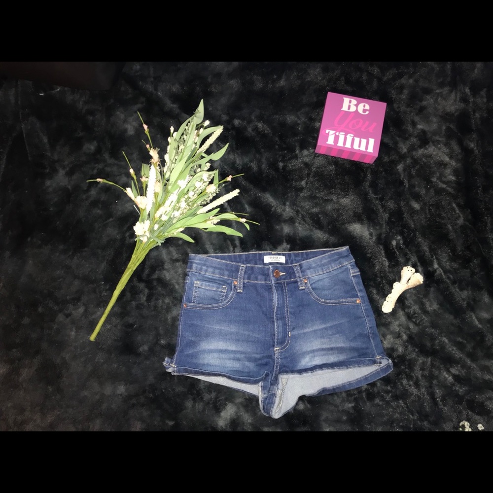 High-waisted Booty Shorts